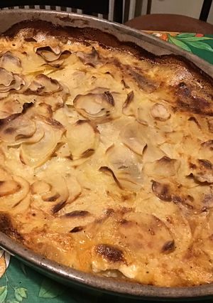 Une photo de Gratin de pommes de terre façon dauphinoise à l'ail confit et deux fromages