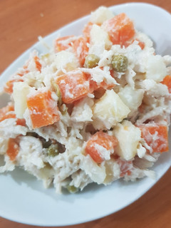 Una foto de Ensalada de gallina venezolana