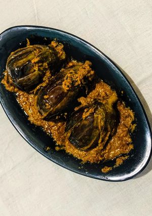 A picture of Badanekayi Yennegayi stuffed brinjal curry.