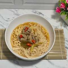 Mie Jamur Enoki Kuah Tomyam (kaldu dari kulit udang)-レシピのメイン写真