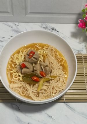 Foto resep Mie Jamur Enoki Kuah Tomyam (kaldu dari kulit udang)