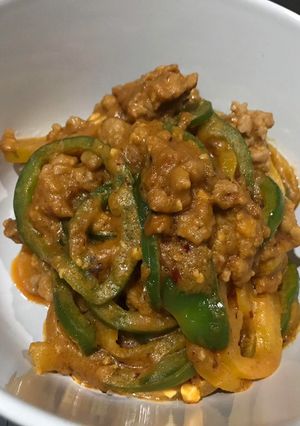 รูปของ พริกหวานผัดหมูสับซอสไข่เค็มคีโต
