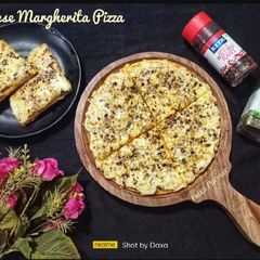 A picture of Classic Cheese Margherita Pizza.