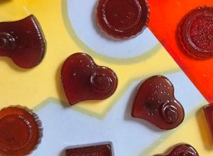 Una foto de Caramelos de miel, jengibre y limón 🍯 🫚🍋Caramelitos para regalar en Navidad 🎄🍬