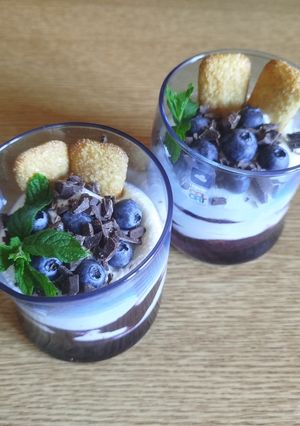 Foto di Bicchierini con ricotta, coulis di mirtilli e Pavesini
