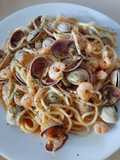 Spaghetti con almejas y gambas