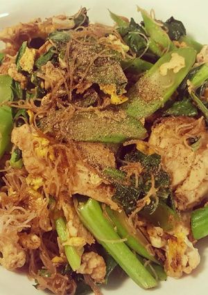 A picture of Stir-Fried Whole Wheat Rice Vermicelli with Pork (Pad See Ew).