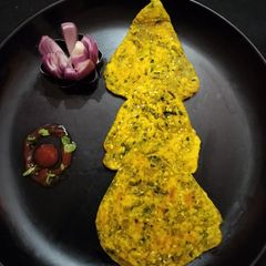 A picture of Methi paratha.