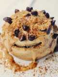 Cinnamon roll monoporzione alle arachidi e cioccolato fondente