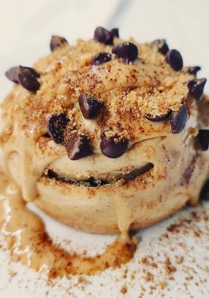 Foto di Cinnamon roll monoporzione alle arachidi e cioccolato fondente