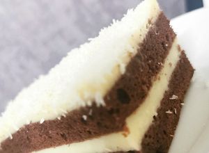 O poză a rețetei Prăjitură rapidă cu vanilie și blat de cacao.