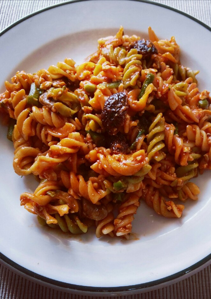 Una foto de Pasta vegetariana con restos