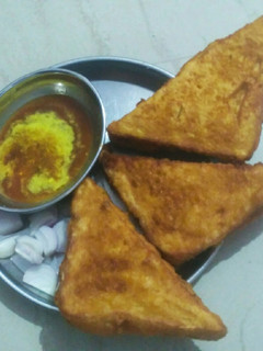 બ્રેડ પકોડા (Bread Pakoda Recipe In Gujarati) રેસીપી મુખ્ય ફોટો