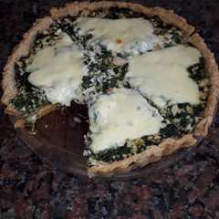 Una foto de Tarta de pollo y acelga