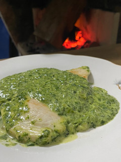 Una foto de Pollo con crema de espinacas