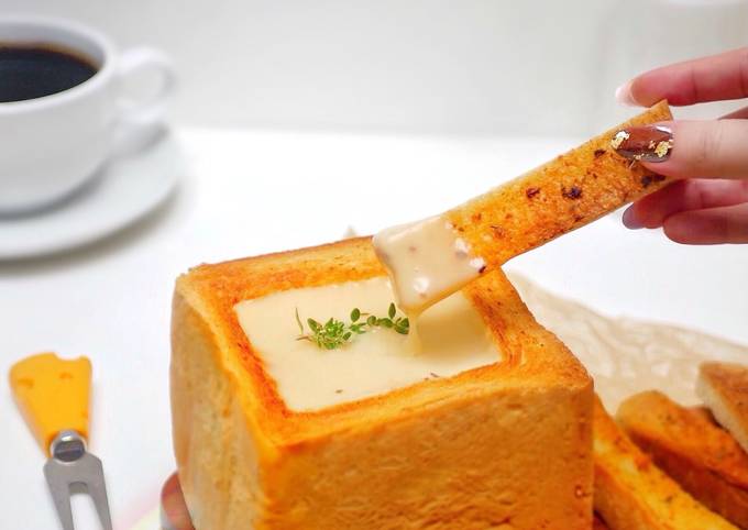 Wajib coba! Bagaimana cara buat Garlic Bread Dip Cheese Toast Bowl - Roti Tawar Saus Keju yang spesial