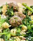 Μακαρόνια με άγριο μπρόκολο και ιταλικό λουκάνικο! (Pasta with Broccoli Rabe and Sausage!)