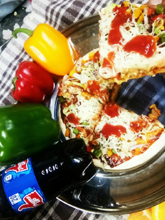 કલરફુલ પીઝા(colourful pizza Recipe in Gujarati.) રેસીપી મુખ્ય ફોટો