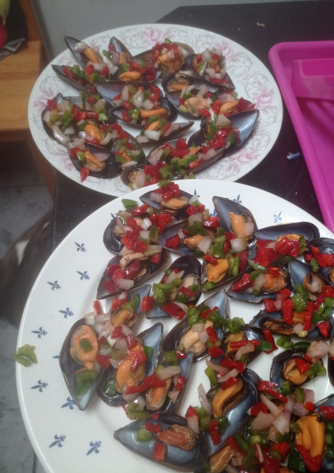 Una foto de Mejillones al vapor con picadillo