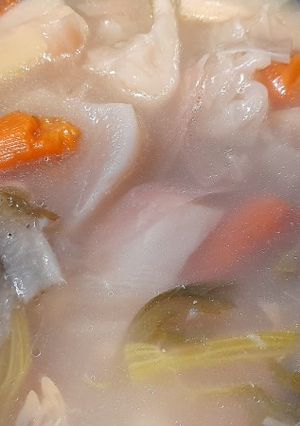 Una foto de Caldo de verduras y pescado (Sin sal)