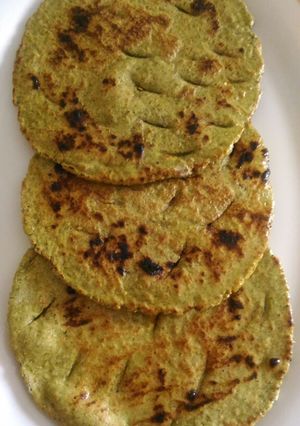 A picture of Hariyali Green Moong Flour Rotla.