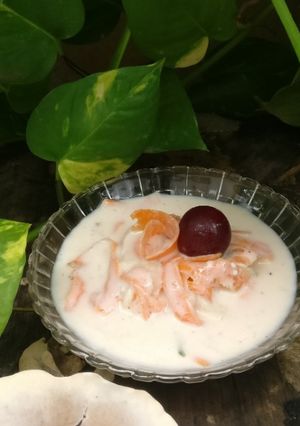 A picture of Carrot cucumber raita.