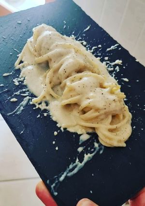 A picture of Spaghetti Cacio e Pepe.