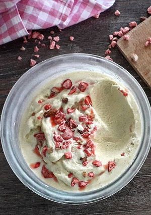 Une photo de Glace à la vanille et aux pralines