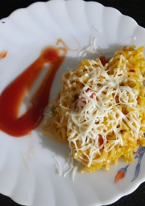 ચીઝી મેગી (Cheesy Maggi Recipe In Gujarati) રેસીપી મુખ્ય ફોટો