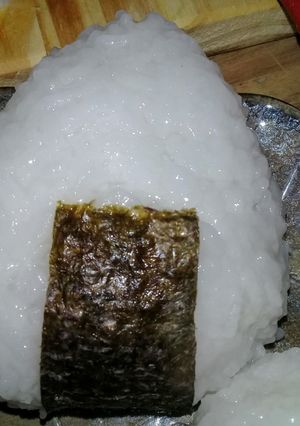 Una foto de Onigiri súper sencillos!