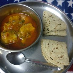 A picture of Fish gravy and roti.