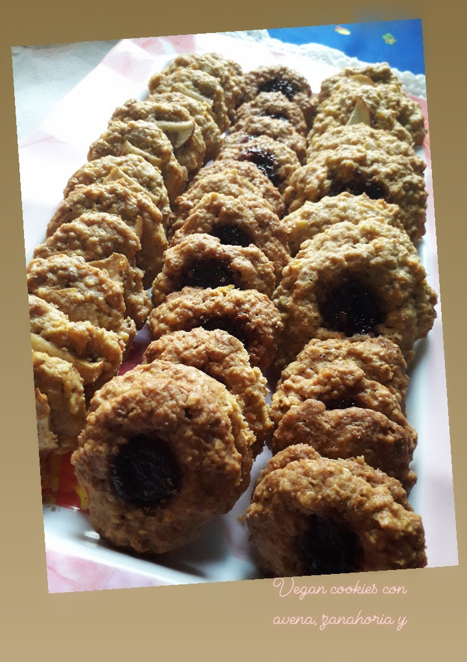Una foto de Vegan cookies con avena, manzana y zanahoria 🥕🍎