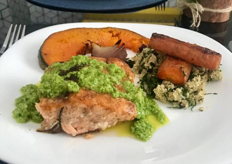 Salmão assado ao molho pesto de rúcula - Tudogosreceitas