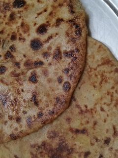आलू का पराठा (aloo ka paratha recipe in Hindi) रेसिपी मुख्य फोटो
