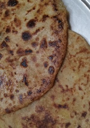 आलू का पराठा (aloo ka paratha recipe in Hindi) रेसिपी मुख्य फोटो