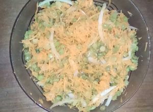 Una foto de Ensalada de zanahoria, cebolla y arvejas secas cocinadas al microondas!