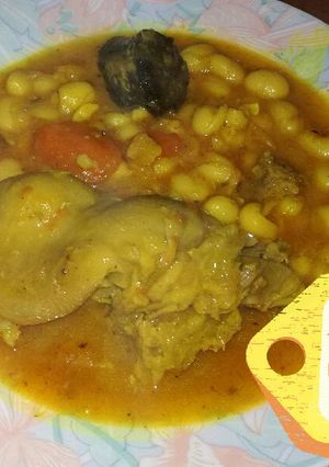 Una foto de Fabada con codillo de cerdo morcilla y chorizo picantes