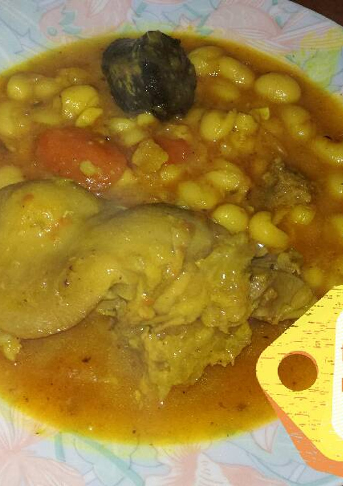 Una foto de Fabada con codillo de cerdo morcilla y chorizo picantes