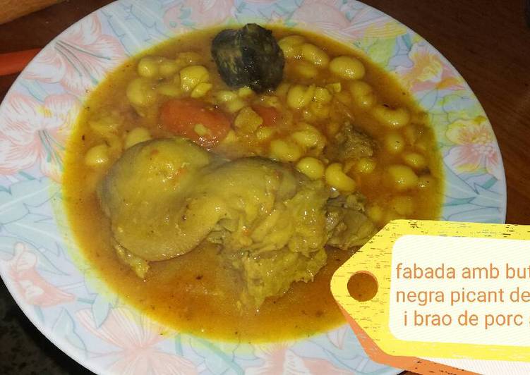 Fabada con codillo de cerdo morcilla y chorizo picantes