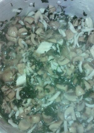 Una foto de Champiñones encebollados c/ cilantro y perejil
