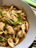 อกไก่ผัดพริกสด