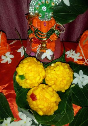 બુંદિયા લાડુ (Bundiya ladu Recipe in Gujarati) રેસીપી મુખ્ય ફોટો