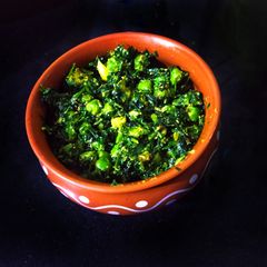 A picture of Methi Matar.