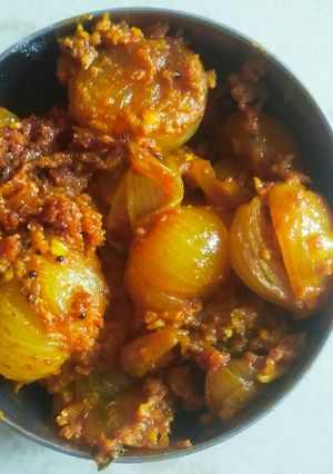 ભરેલા કાંદા (Bharela Kanda Recipe In Gujarati) રેસીપી મુખ્ય ફોટો