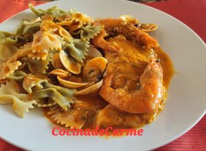 Una foto de Tintorera en salsa con almejas y langostinos