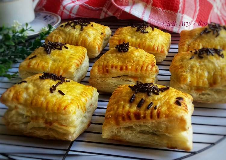 Resep Banana Chocolate puff pastry oleh Cicik Ary - Cookpad