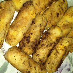 A picture of Cheez slice rolls.