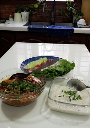 A picture of Murgh Chollay.