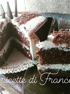 Foto di Torta al cacao con crema al cocco