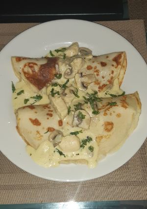 Una foto de Creps de pollo con champiñones